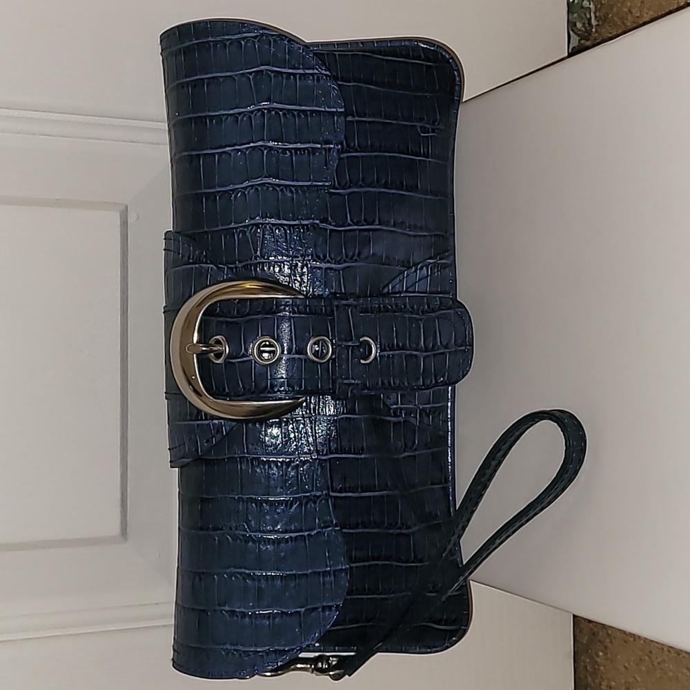 🎉💜HP💜🎉Isabella Fiore Vintage clutch